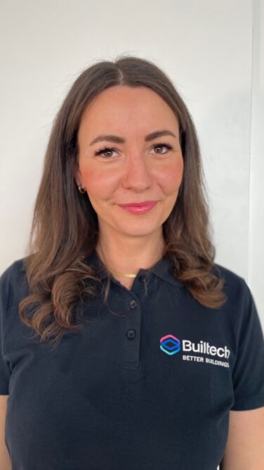 Portrait von Katharina Reinbacher, Project Lead im Bereich Human Resources bei der Builtech Group